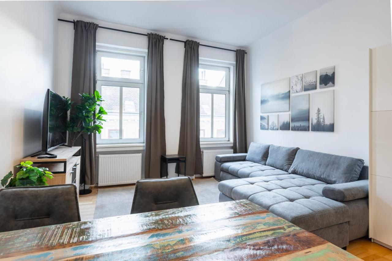 Cozy Apartment Steps Away From Subway Station Bécs Kültér fotó