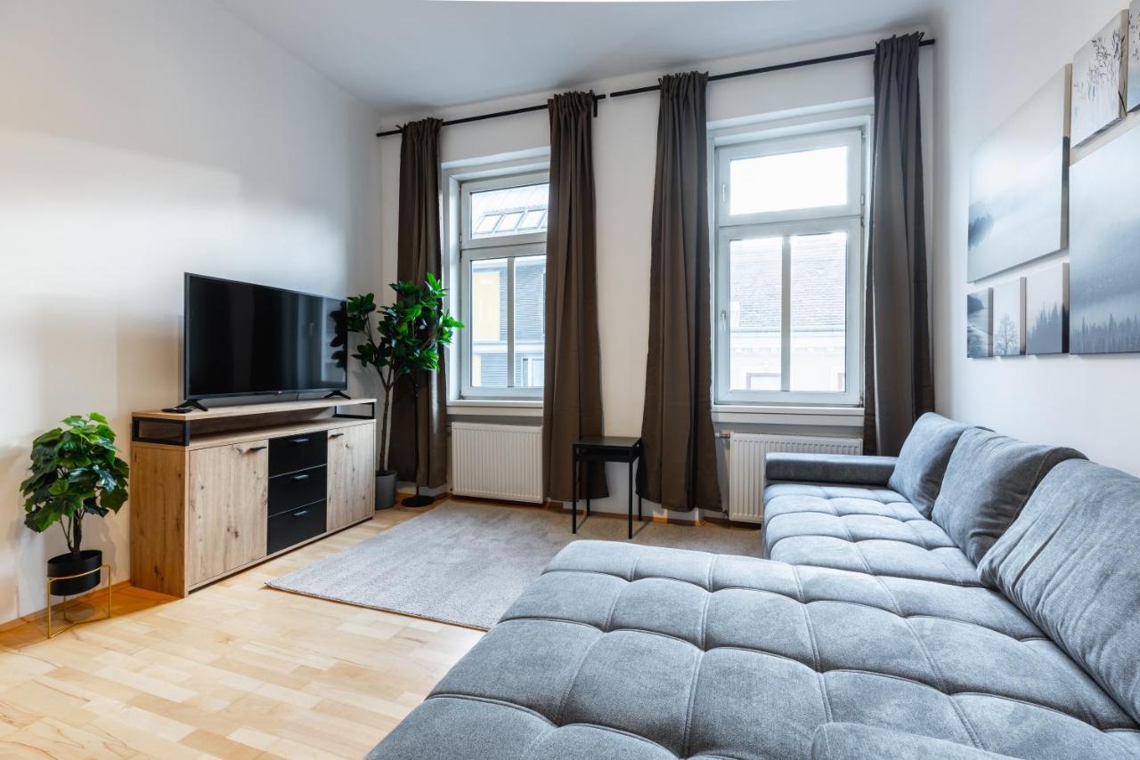 Cozy Apartment Steps Away From Subway Station Bécs Kültér fotó
